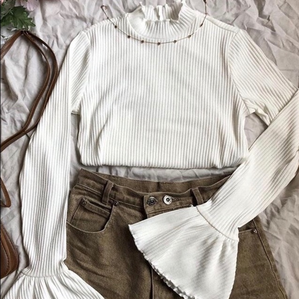 <3 bell sleeved white top